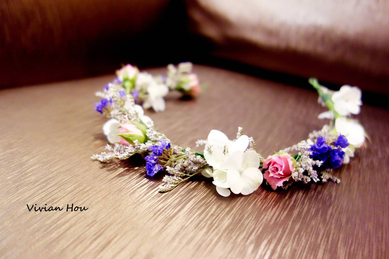 婚禮中秀氣藍粉色系的精緻感花環