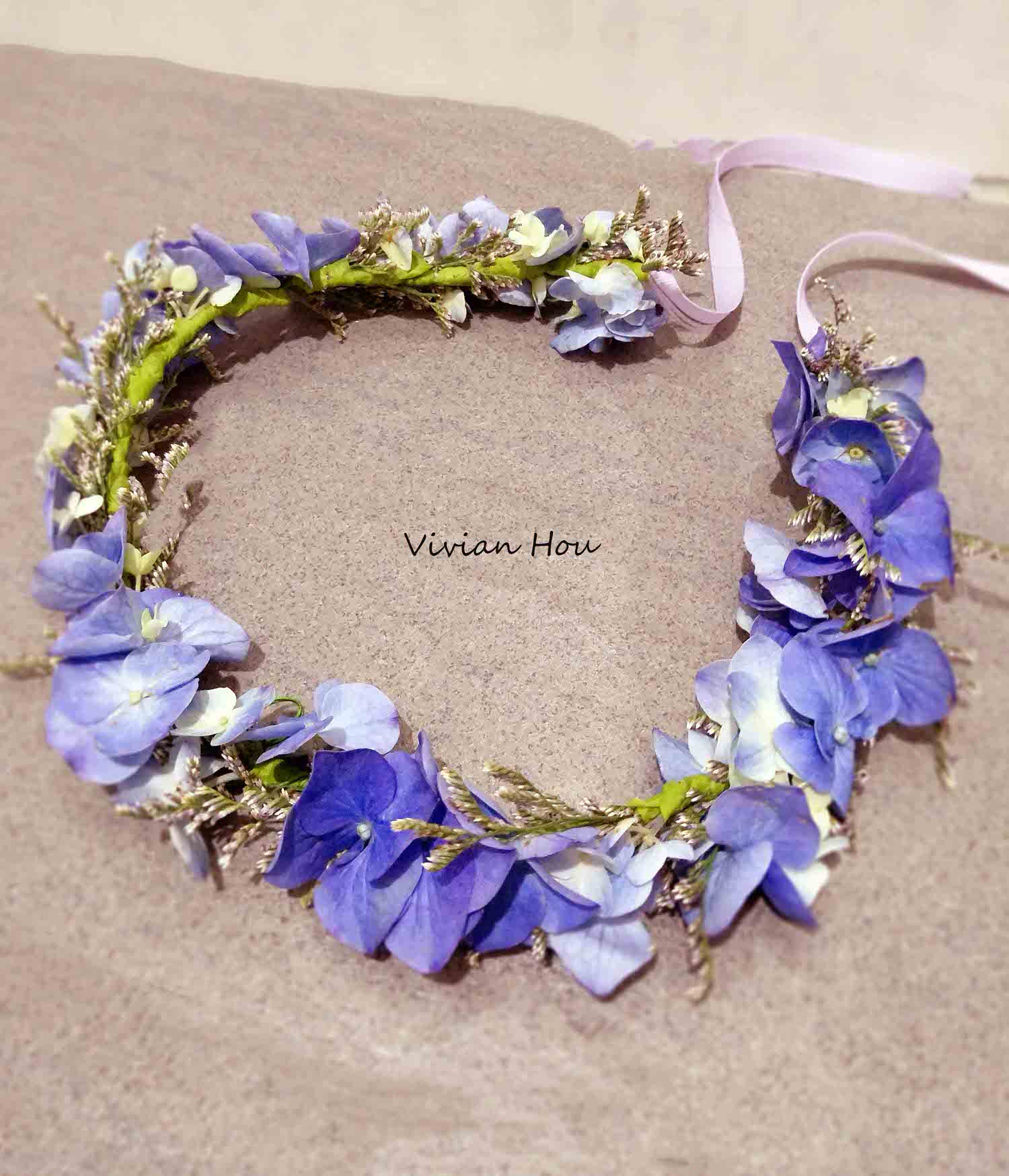 紫色浪漫風情的新娘繡球花鮮花、手腕花